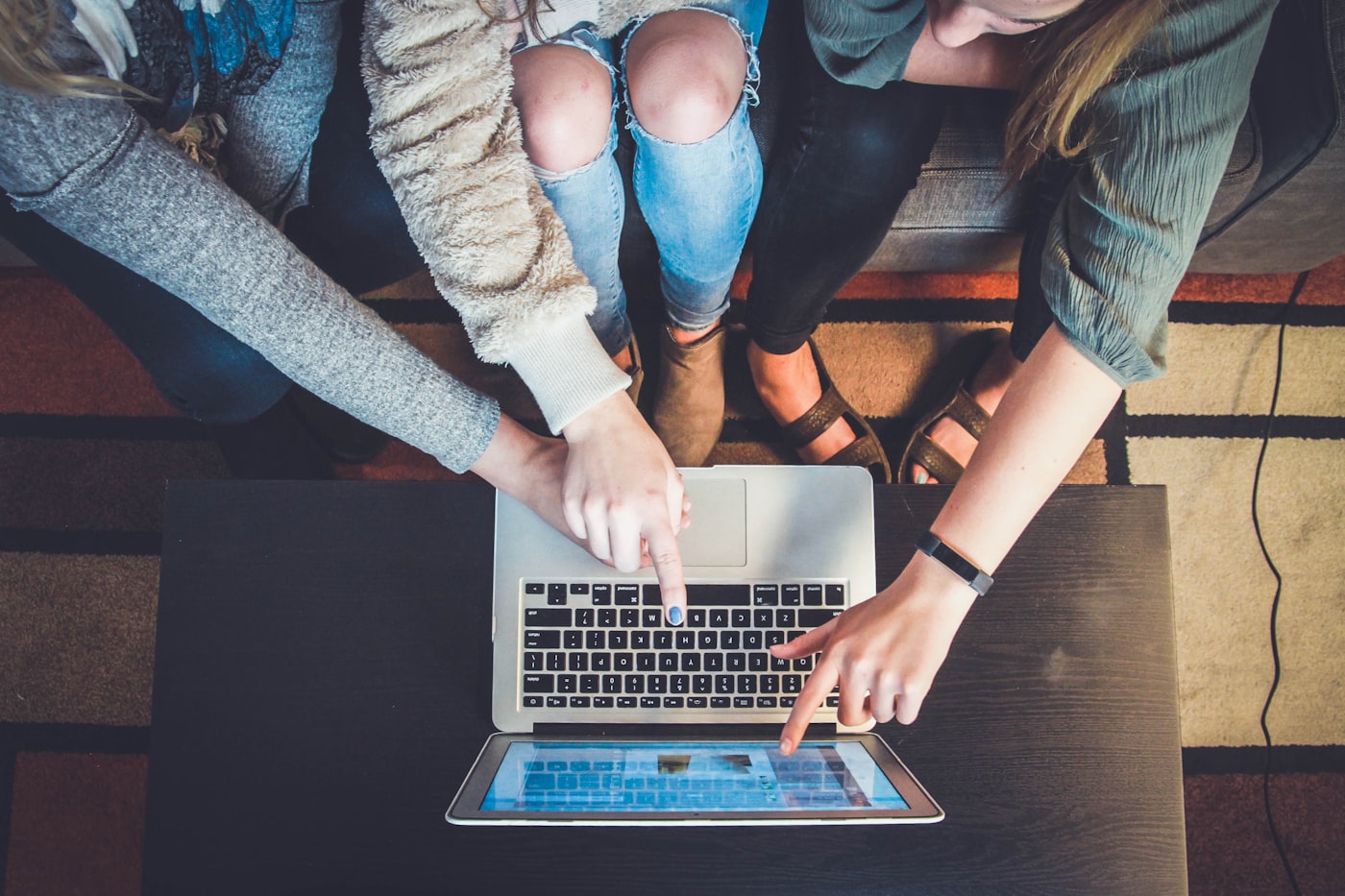 People collaborating while saving a shared TeraBox video link